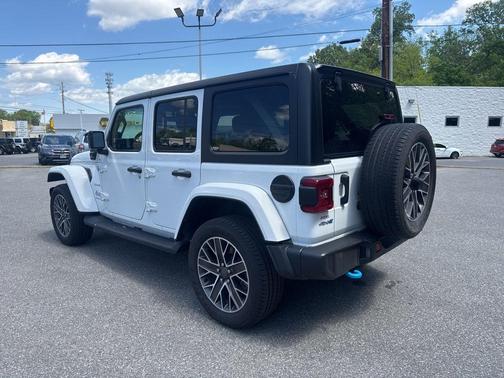 Bright White Clearcoat 2023 Jeep Wrangler 4xe Sahara