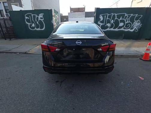 Black 2023 Nissan Altima 2.5 SV