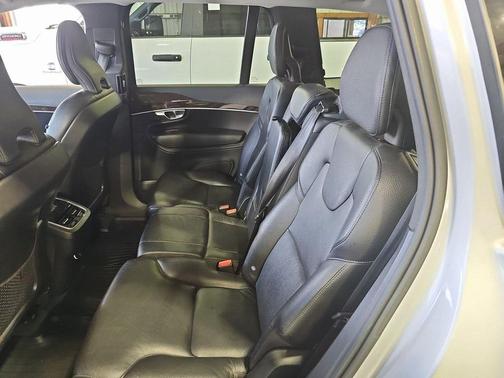 2019 Volvo XC90 T6 Momentum
