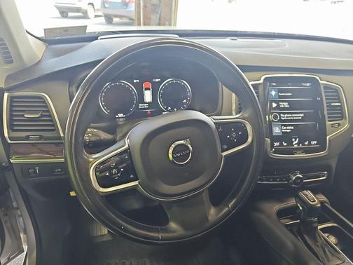 2019 Volvo XC90 T6 Momentum