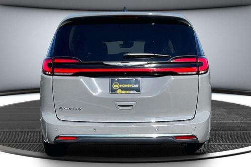 2023 Chrysler Pacifica Touring-L