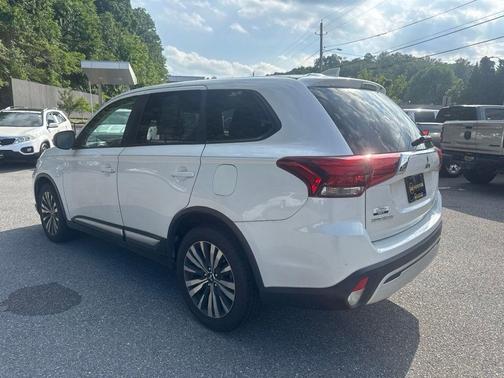 Pearl White 2020 Mitsubishi Outlander SE