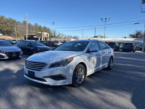 2017 Hyundai SONATA SE
