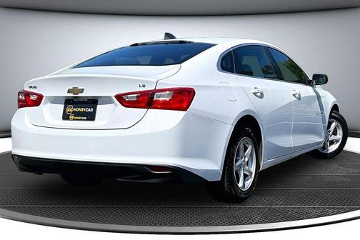 Summit White 2016 Chevrolet Malibu LS