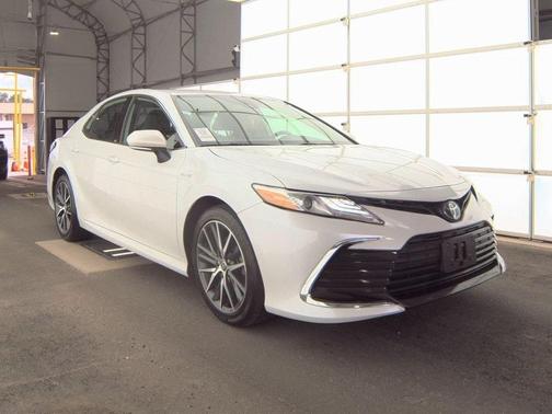 2021 Toyota Camry Hybrid XLE
