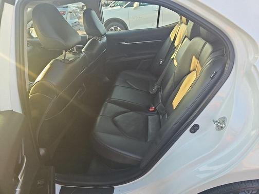 2021 Toyota Camry Hybrid XLE