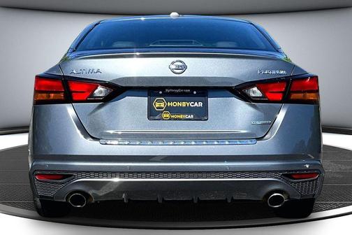 Gun Metallic 2020 Nissan Altima 2.0 Platinum
