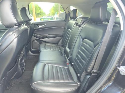 Black Metallic 2022 Ford Edge SEL