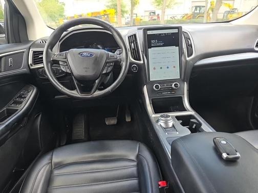 Black Metallic 2022 Ford Edge SEL