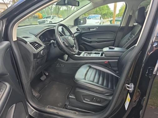 Black Metallic 2022 Ford Edge SEL