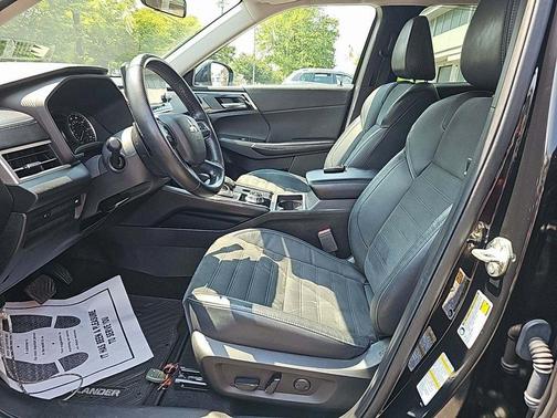 2022 Mitsubishi Outlander SE