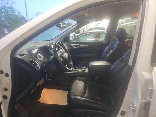 Glacier White 2020 Nissan Pathfinder SL