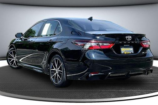 Midnight Black Metallic 2022 Toyota Camry SE