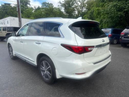 White 2017 INFINITI QX60 Base