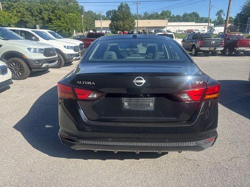 Black 2024 Nissan Altima 2.5 SV