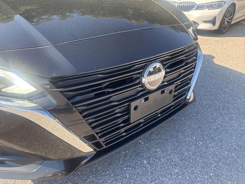 Black 2024 Nissan Altima 2.5 SV
