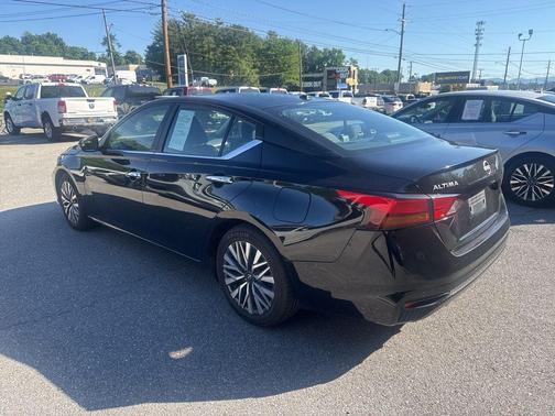 Black 2024 Nissan Altima 2.5 SV