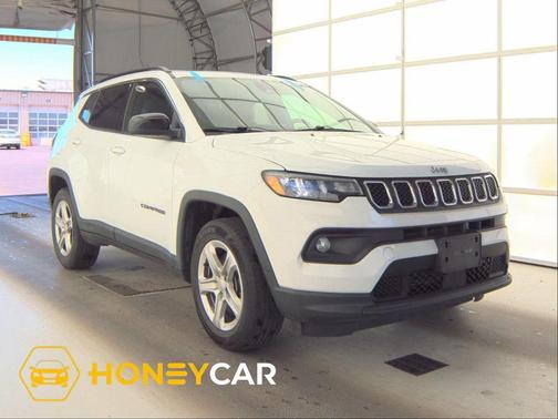 Bright White Clearcoat 2023 Jeep Compass Latitude