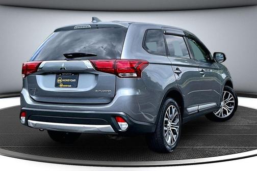 Gray 2018 Mitsubishi Outlander SE