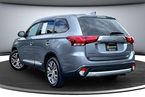 Gray 2018 Mitsubishi Outlander SE