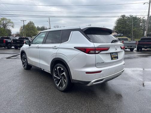 2022 Mitsubishi Outlander SE