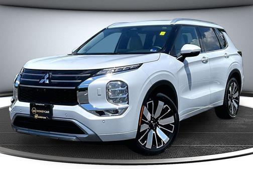 White 2025 Mitsubishi Outlander SEL