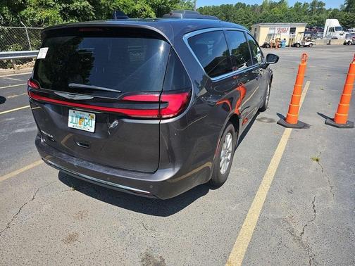 2023 Chrysler Pacifica Touring-L