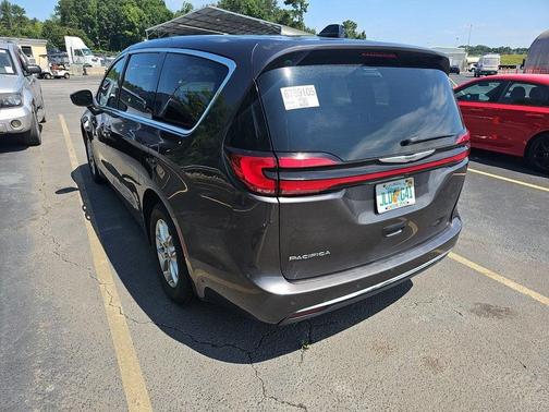 2023 Chrysler Pacifica Touring-L