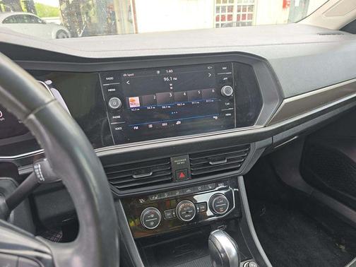 Platinum Gray Metallic 2020 Volkswagen Jetta 1.4T SEL Premium