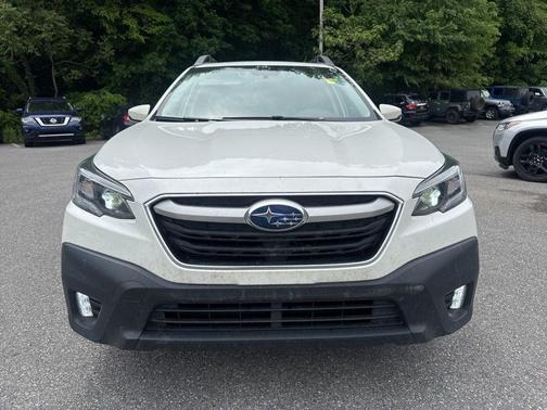Crystal White Pearl 2022 Subaru Outback Premium