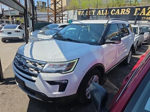 Oxford White 2018 Ford Explorer XLT