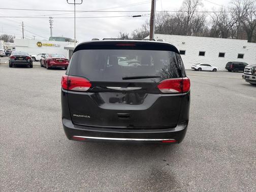 2018 Chrysler Pacifica Touring-L Plus