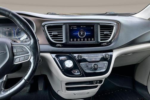 2019 Chrysler Pacifica Touring-L