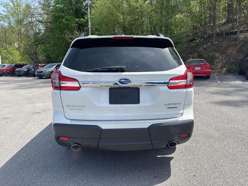 Crystal White Pearl 2022 Subaru Ascent Limited 7-Passenger