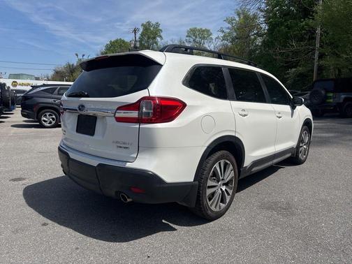 Crystal White Pearl 2022 Subaru Ascent Limited 7-Passenger