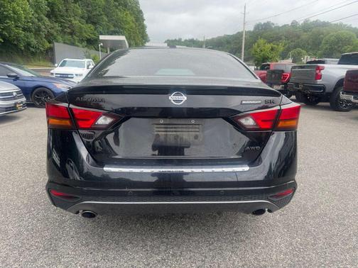 Black 2022 Nissan Altima 2.5 SR