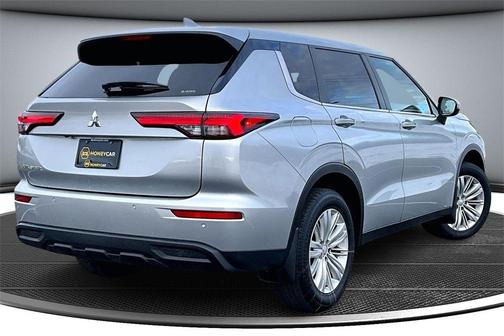 2022 Mitsubishi Outlander ES
