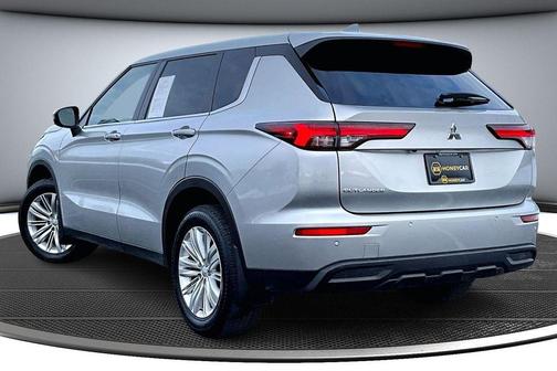 2022 Mitsubishi Outlander ES