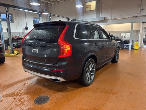 2018 Volvo XC90 T6 Momentum
