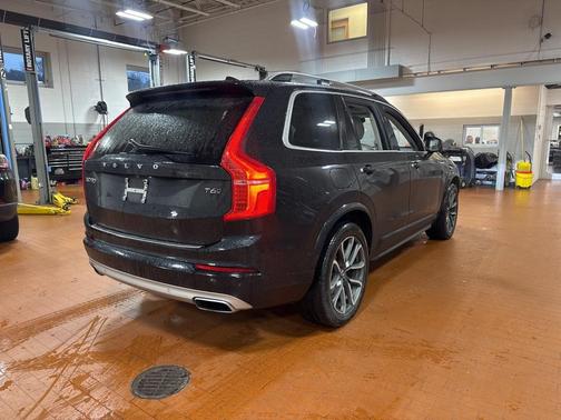 2018 Volvo XC90 T6 Momentum