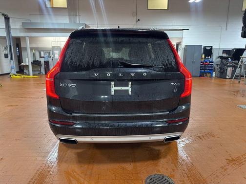2018 Volvo XC90 T6 Momentum