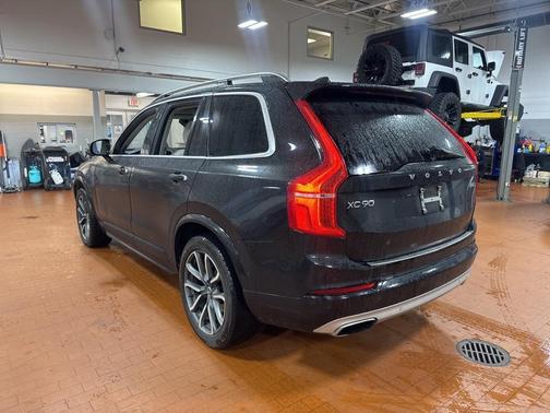 2018 Volvo XC90 T6 Momentum