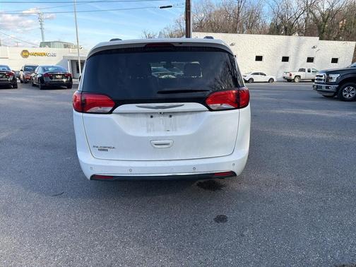 2017 Chrysler Pacifica Touring-L