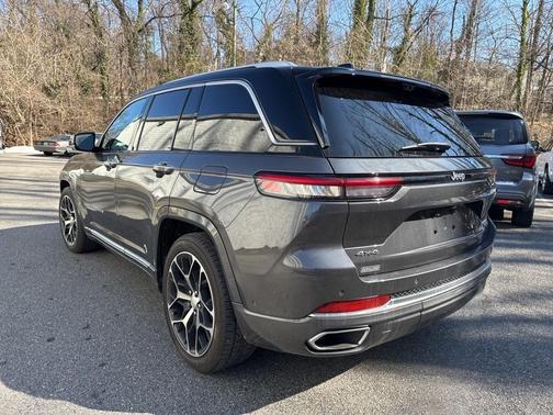 2022 Jeep Grand Cherokee Summit