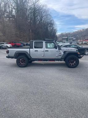 2020 Jeep Gladiator Sport