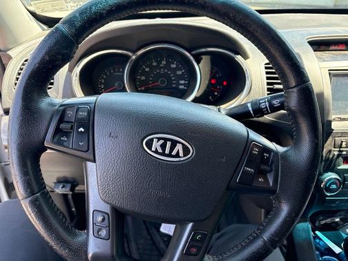 Snow White Pearl 2011 Kia Sorento