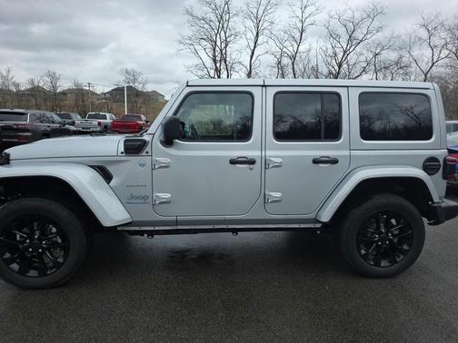 Silver Zynith Clearcoat 2024 Jeep Wrangler 4xe Sahara