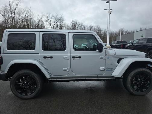 Silver Zynith Clearcoat 2024 Jeep Wrangler 4xe Sahara