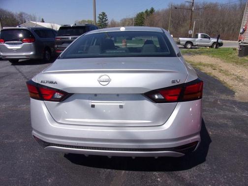 Brilliant Silver Metallic 2023 Nissan Altima 2.5 SV