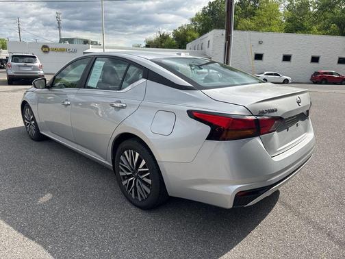 Brilliant Silver Metallic 2023 Nissan Altima 2.5 SV